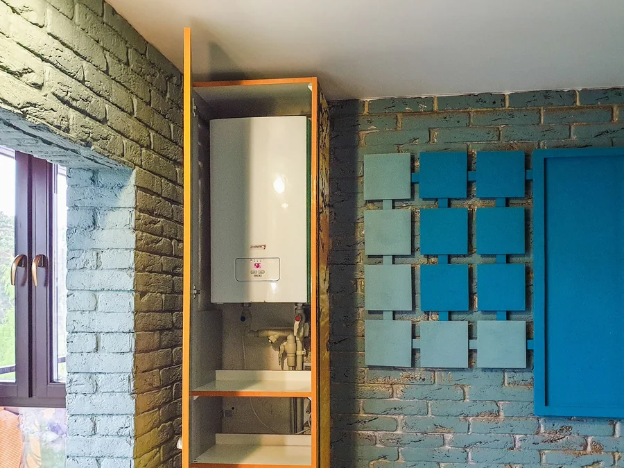 A compact wall-mounted water heater and its connections